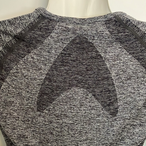 Gymshark dry moisture management crop workout top - Picture 4 of 10